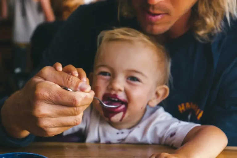 Engasgo ou Gag na Introdução Alimentar: Como Identificar a Diferença e Agir com Segurança